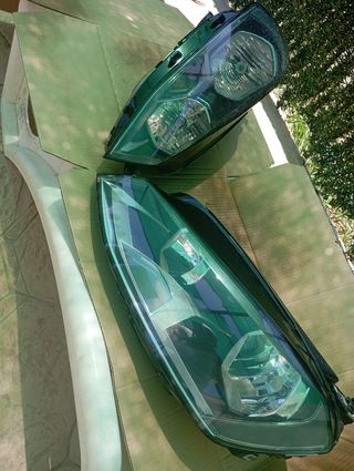 Faros delanteros pulidos y lacados