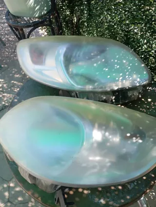 Faros delanteros pulidos y lacados