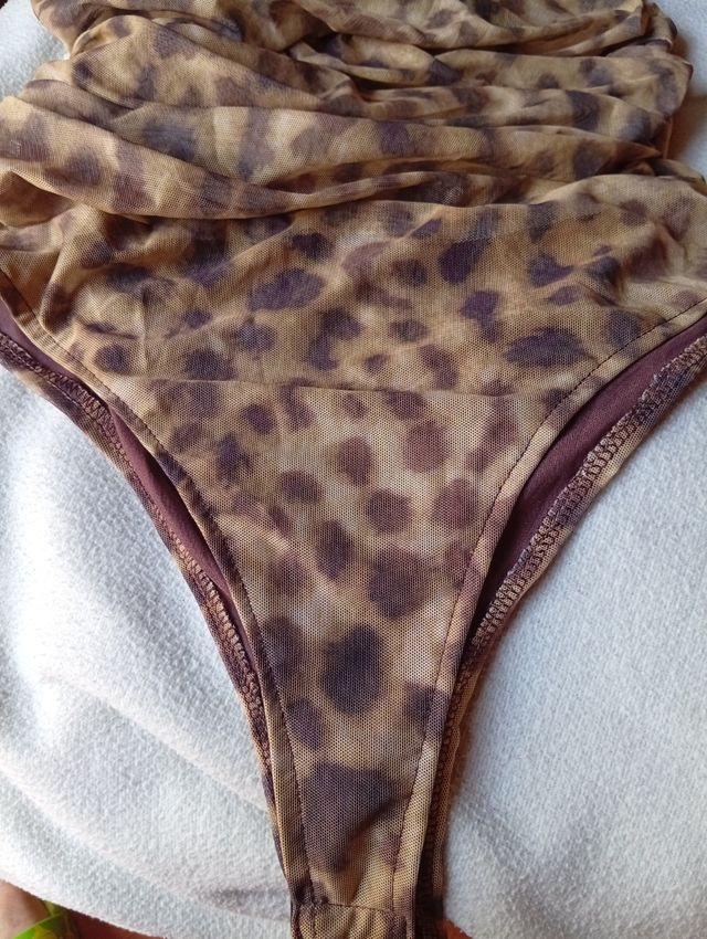 Bodys estampados leopardo. Son talla L y M