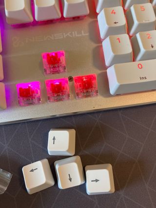 Teclado Newskill gaming RGB con reposamuñecas
