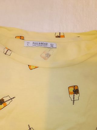 Camiseta Pull&Bear L amarilla. Tres camisetas 12€