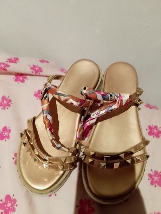 Sandalias doradas verano multicolor 