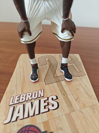 McFarlane LeBron James serie 16