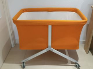 Minicuna bebé naranja de la marca Miny