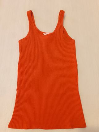 Camiseta roja HM - Nueva. Tres camisetas a 12€