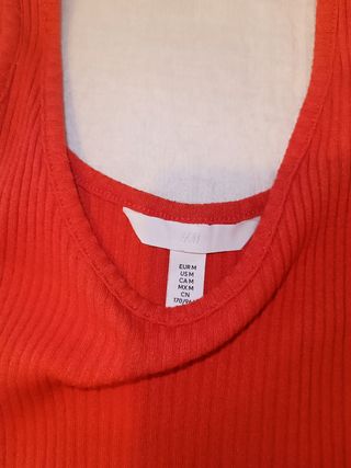 Camiseta roja HM - Nueva. Tres camisetas a 12€