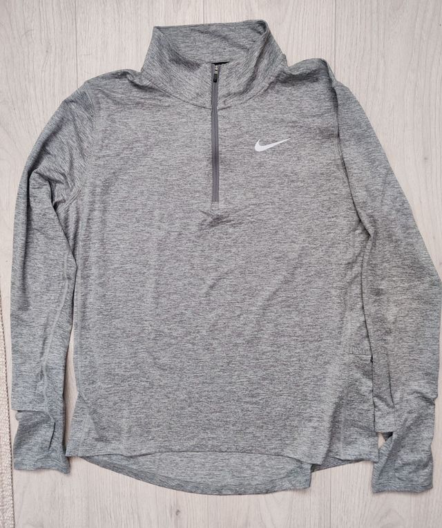 Camiseta Nike gris técnica