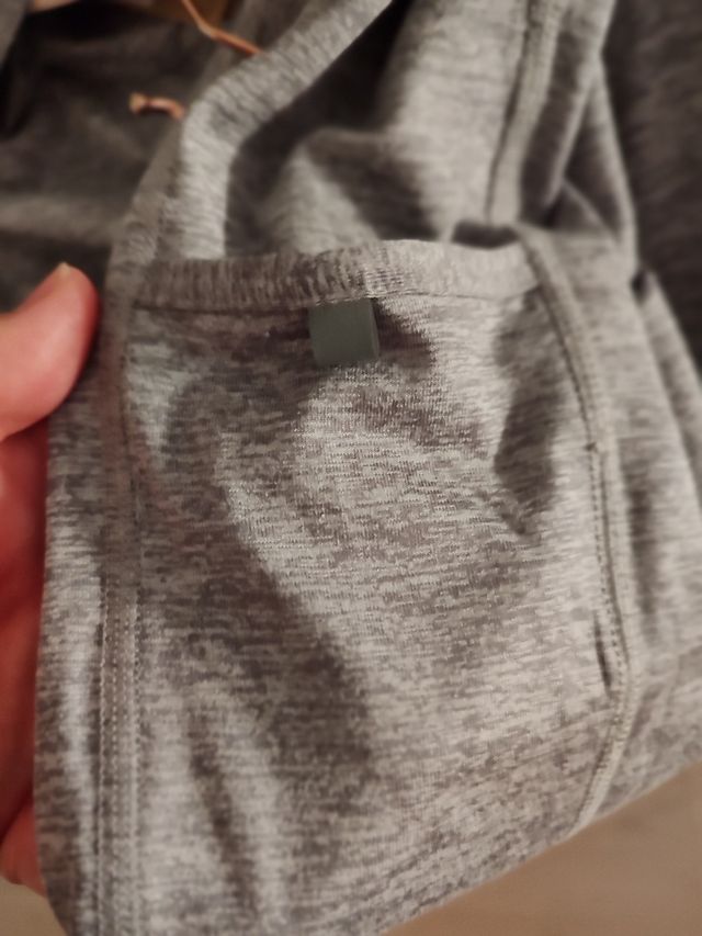 Camiseta Nike gris técnica