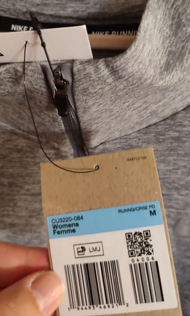 Camiseta Nike gris técnica