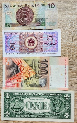 Banconote varie: 10 Zł, 5 Yuan, 100 SK, 1 $