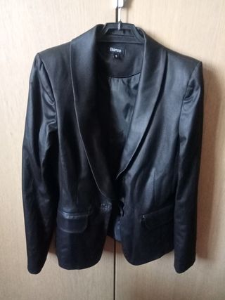 Chaqueta negra. Marca Blanco. Talla S