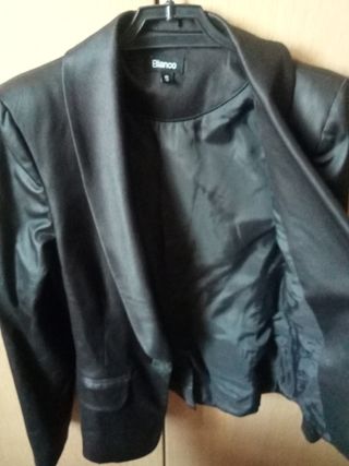 Chaqueta negra. Marca Blanco. Talla S