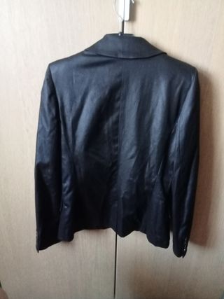 Chaqueta negra. Marca Blanco. Talla S