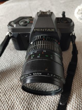Pentax P30: Cámara réflex negra