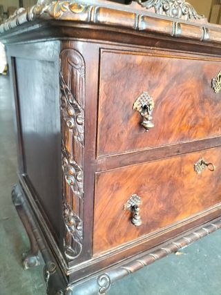 Cómoda antigua de madera
