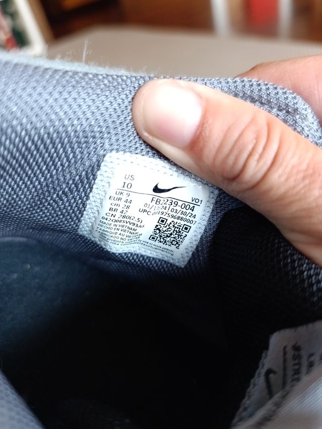 Zapatillas baloncesto gris-negro Nike LeBron