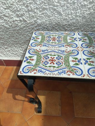 Mesa exterior cerámica y metal