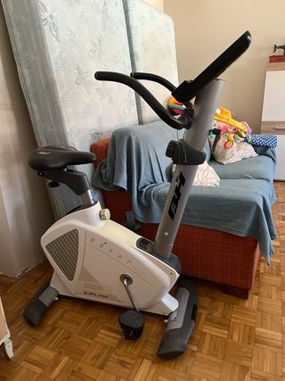 Bicicleta estática BH Nexor Plus blanco y gris 