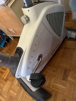 Bicicleta estática BH Nexor Plus blanco y gris 