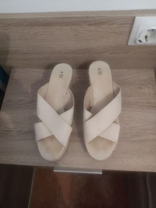 Sandalias cuña beige 