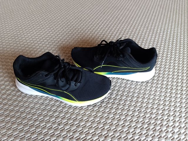 Zapatillas niño - negras con líneas amarillas