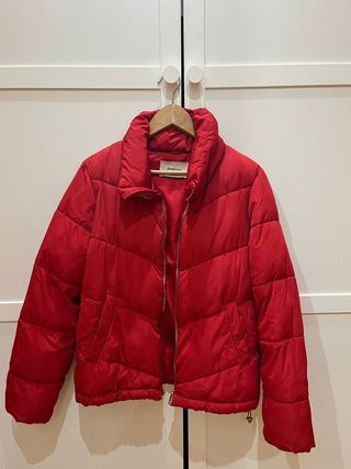 Chaqueta roja de invierno de Stradivarius