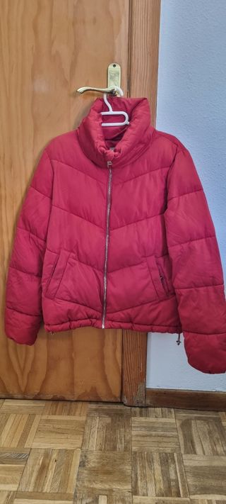 Chaqueta roja de invierno de Stradivarius