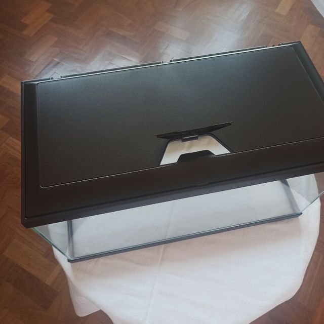 Kit acuario Ciano 60 + complementos