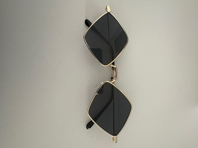 Occhiali da sole a diamante neri e oro