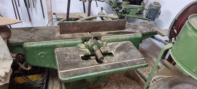 Cepilladora profesional usada ojo leer