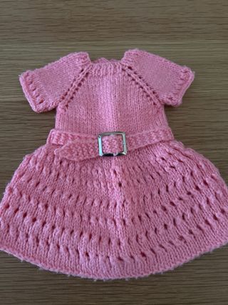 Vestido tejido para muñeca Nancy.