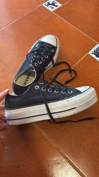 Converse negras plataforma