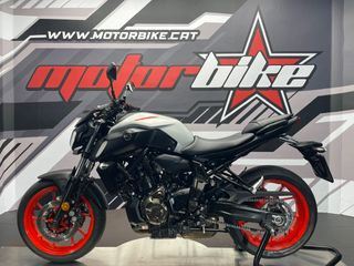 Yamaha MT-07 Gris Fluor - Moto