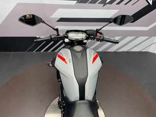 Yamaha MT-07 Gris Fluor - Moto