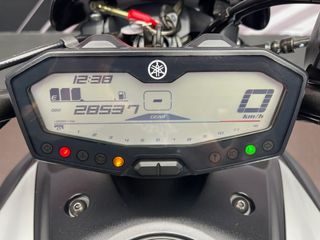 Yamaha MT-07 Gris Fluor - Moto