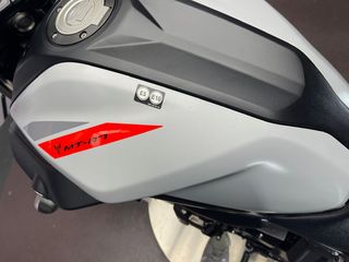 Yamaha MT-07 Gris Fluor - Moto