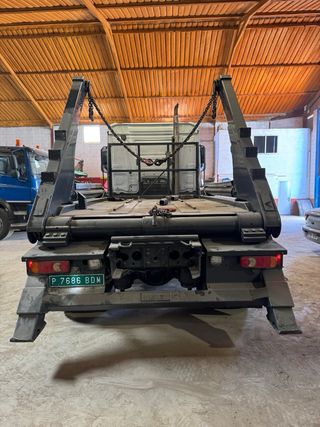 Mercedes Antos 2135 Portacontenedores
