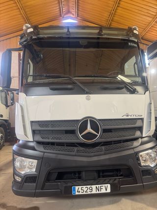 Mercedes Antos 2135 Portacontenedores