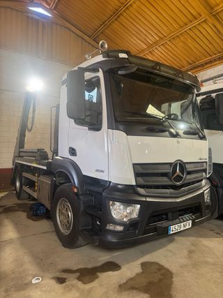Mercedes Antos 2135 Portacontenedores