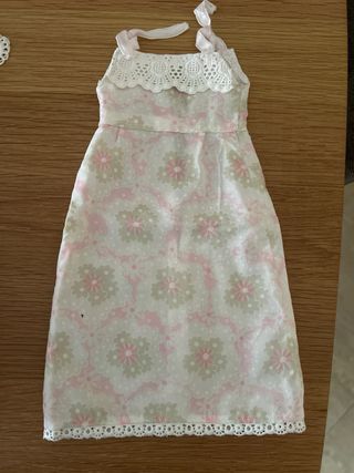 Bata, camisón y toquilla para Nancy Famosa