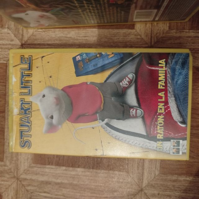 VHS infantiles: Stuart Little 1 & 2 + Hermano Oso