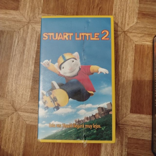 VHS infantiles: Stuart Little 1 & 2 + Hermano Oso