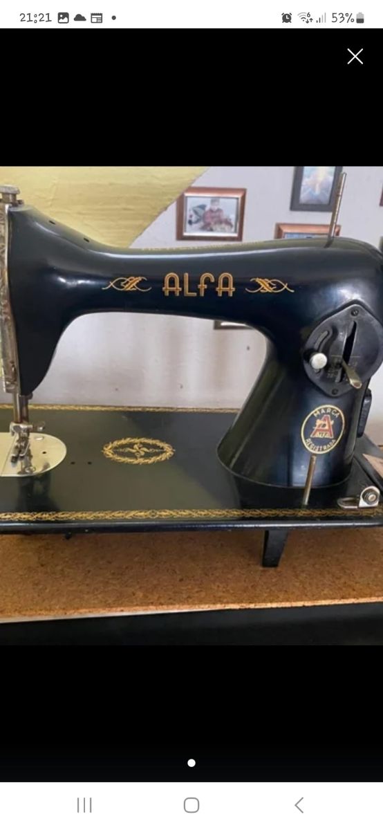 Máquina coser Alfa antigua