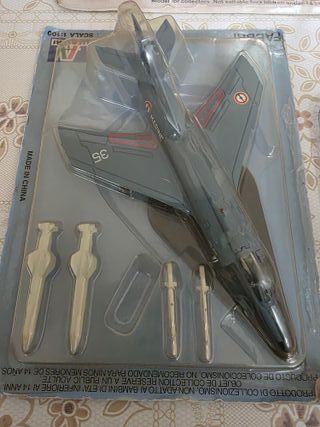 3 Maquetas de aviones y piezas de 17 más