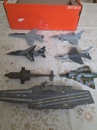 3 Maquetas de aviones y piezas de 17 más