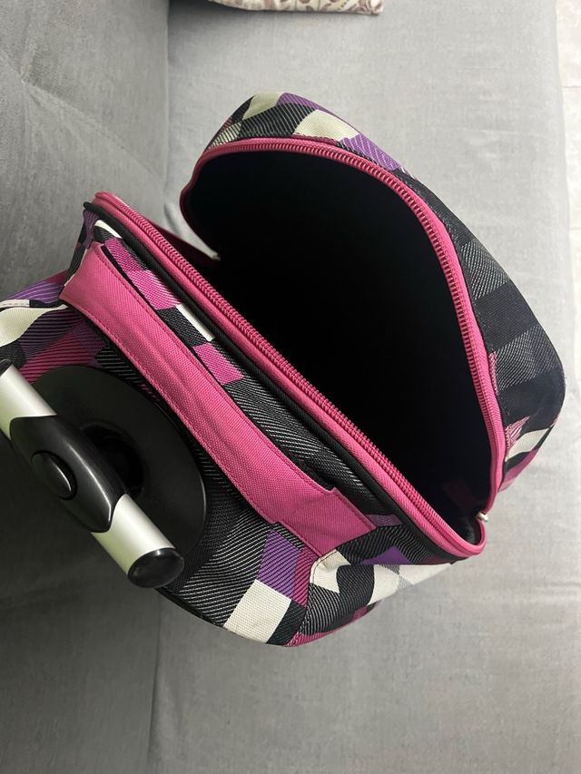 Set scolastico: zaino e astuccio Invicta