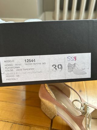Salones MUGA dorados y rosa, talla 39