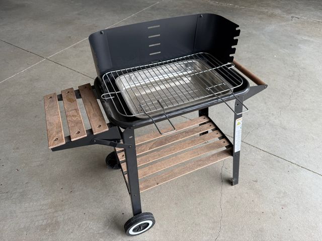 Barbacoa pequeña con ruedas