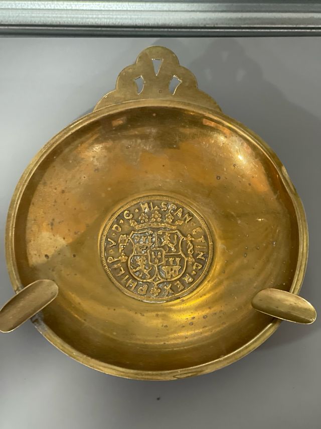 Antico portacenere in bronzo