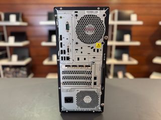 Torre Lenovo i7 / 32 Gb con GRAFICA